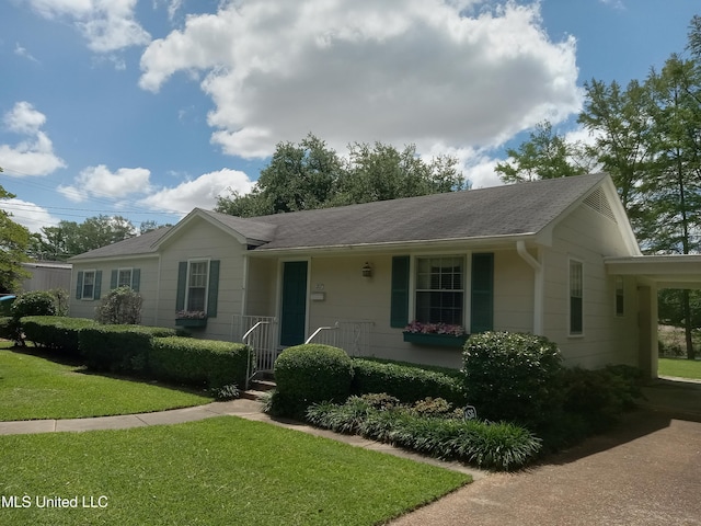 207 W Percy St, Indianola, MS 38751 - ranch-style house featuring a front yard and roof with shingles