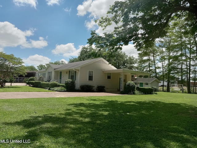 207 W Percy St, Indianola, MS 38751 - ranch-style house featuring a front yard