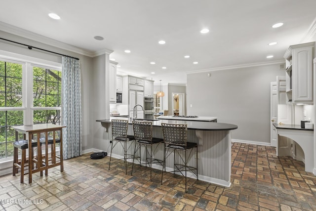 435 Glenway Dr, Jackson, MS 39216 - kitchen featuring a peninsula, baseboards, and dark countertops