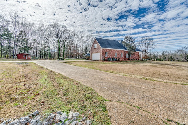 view of side of property featuring a lawn