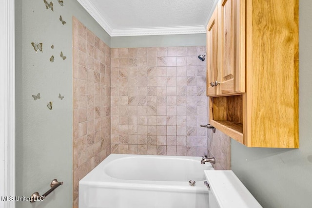 bathroom featuring ornamental molding