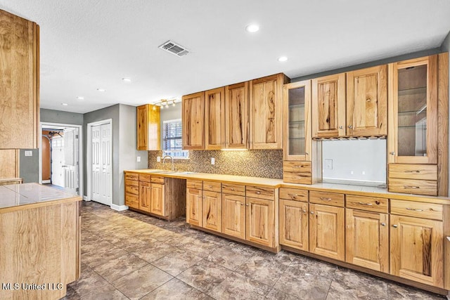 kitchen with sink and decorative backsplash