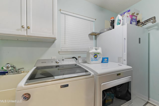 7829 Alawai Ave, Diamondhead, MS 39525 - laundry room with independent washer and dryer, a textured ceiling, a sink, and cabinet space