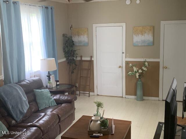 2145 Second St, Natchez, MS 39120 - living room with baseboards
