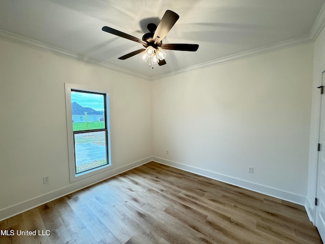 unfurnished room featuring light hardwood / wood-style floors, crown molding, and ceiling fan