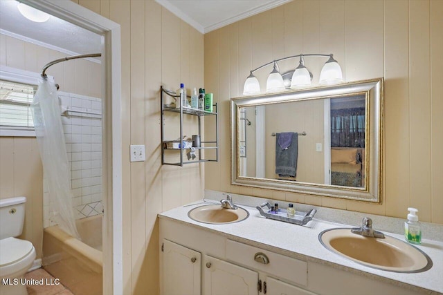 9414 Hillsboro Ludlow Rd, Lena, MS 39094 - full bath with crown molding, toilet, double vanity, and shower / tub combo with curtain
