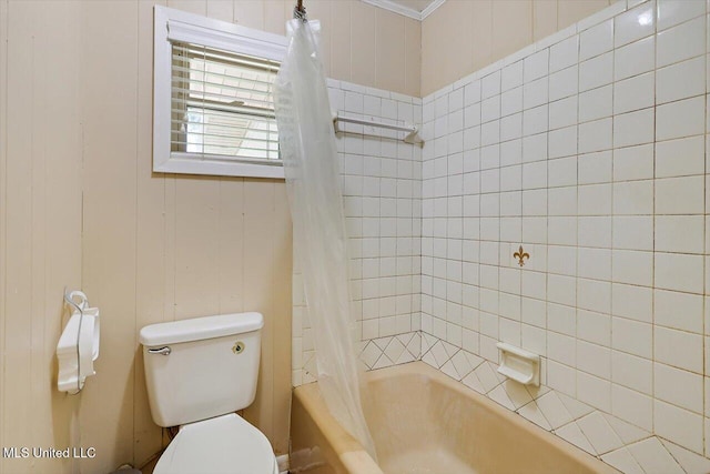 9414 Hillsboro Ludlow Rd, Lena, MS 39094 - bathroom with toilet, shower / bath combo, and ornamental molding