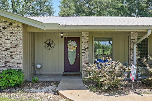 9414 Hillsboro Ludlow Rd, Lena, MS 39094 - property entrance featuring metal roof and a porch