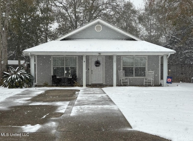 15608 Anderson Dr, Biloxi, MS 39532 - view of front facade with a porch