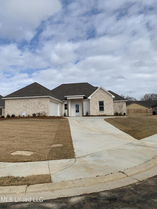 view of front of property featuring a garage