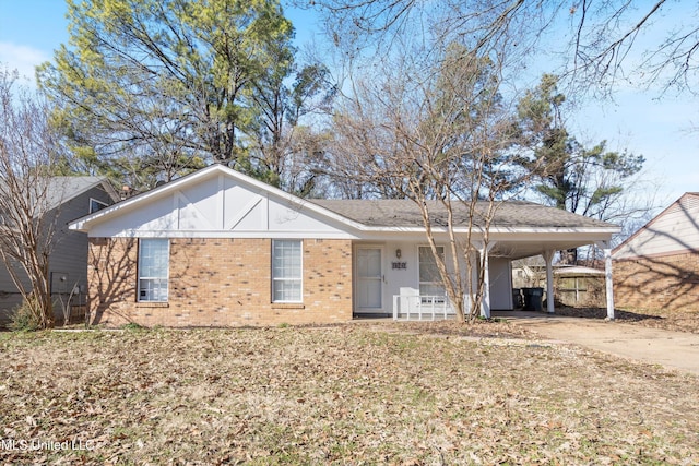8615 Bridgewood Dr, Southaven, MS 38671 - single story home with driveway, an attached carport, brick siding, and covered porch