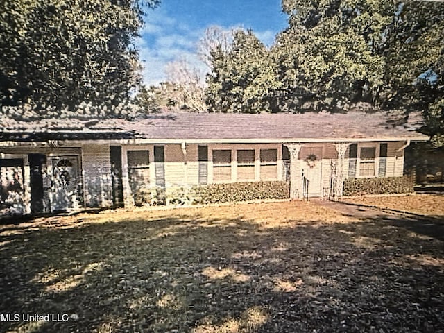 4425 Oak Ave, Moss Point, MS 39563 - ranch-style home with brick siding