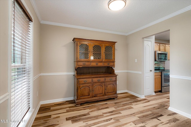 9015 Champlain Dr, Olive Branch, MS 38654 - dining area with light wood-style flooring, plenty of natural light, ornamental molding, a textured ceiling, and baseboards