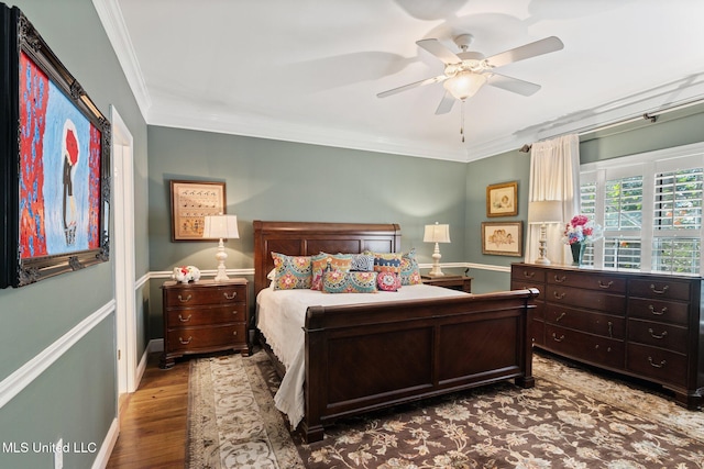 bedroom featuring ceiling fan, crown molding, and light hardwood / wood-style flooring