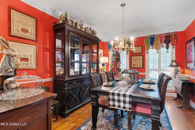 dining area featuring an inviting chandelier, light hardwood / wood-style flooring, and ornamental molding