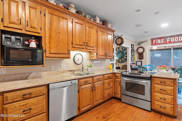 kitchen with kitchen peninsula, stainless steel appliances, crown molding, sink, and light hardwood / wood-style floors