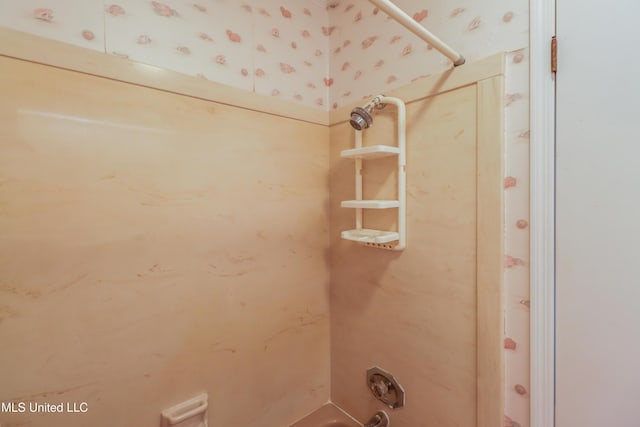 419 Cove Dr, Biloxi, MS 39531 - interior details featuring wallpapered walls