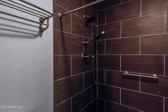 419 Cove Dr, Biloxi, MS 39531 - details featuring a tile shower