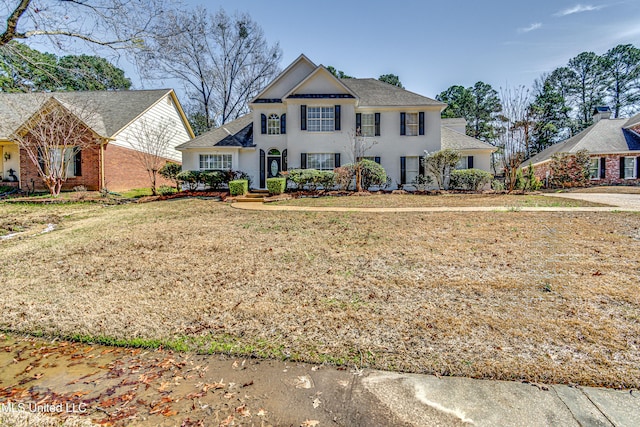 view of front of house featuring a front lawn