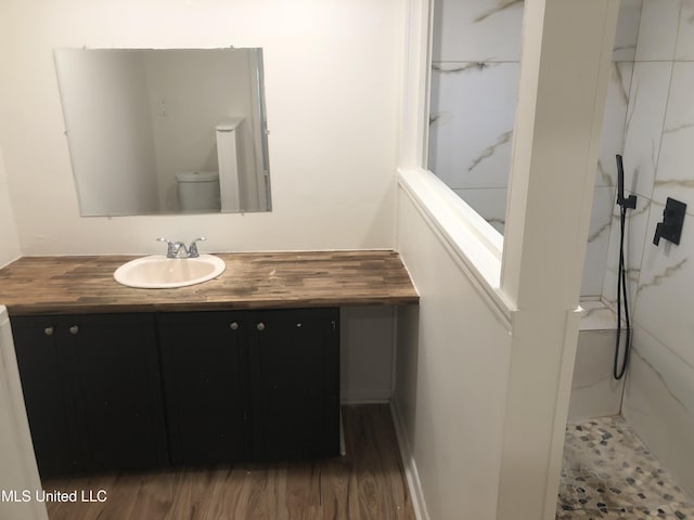 742 Heather Ln, Jackson, MS 39206 - full bath with a marble finish shower, vanity, toilet, and wood finished floors