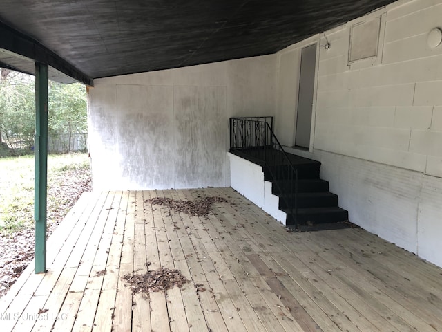 742 Heather Ln, Jackson, MS 39206 - view of wooden terrace