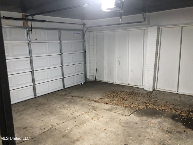 742 Heather Ln, Jackson, MS 39206 - garage with a garage door opener