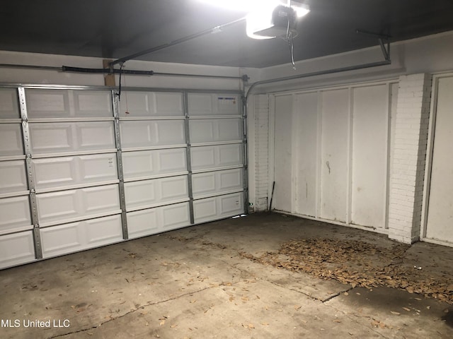 742 Heather Ln, Jackson, MS 39206 - garage with a garage door opener