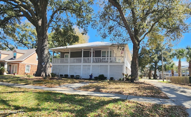 view of front facade with concrete driveway and covered porch