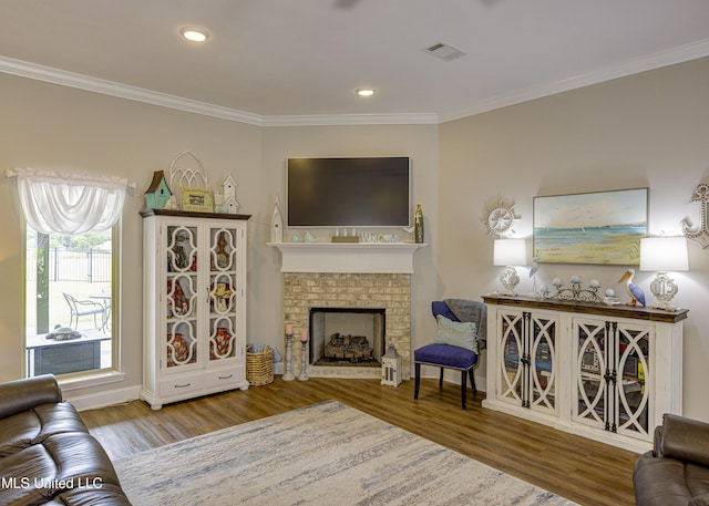 598 Westfield Dr, Pearl, MS 39208 - living room featuring wood finished floors, crown molding, a fireplace, and recessed lighting