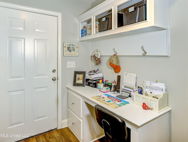 598 Westfield Dr, Pearl, MS 39208 - home office with built in study area and dark wood finished floors