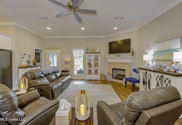 598 Westfield Dr, Pearl, MS 39208 - living area featuring a ceiling fan, wood finished floors, crown molding, a fireplace, and recessed lighting