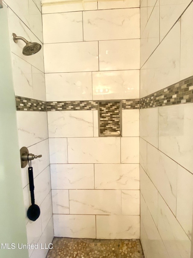 115 Pinedale Rd, Terry, MS 39170 - bathroom featuring a tile shower