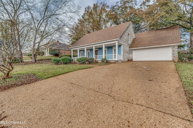 view of front of property featuring covered porch and a front yard