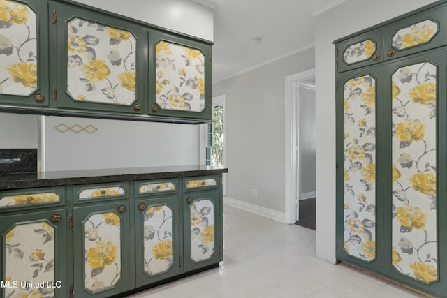 entryway featuring crown molding