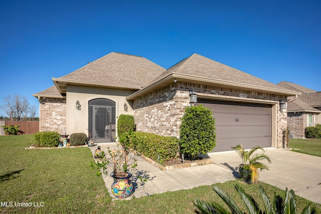 view of front of house featuring a garage and a front yard