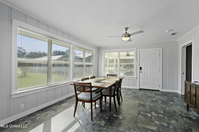 sunroom with ceiling fan