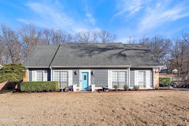 view of front of home with a front lawn