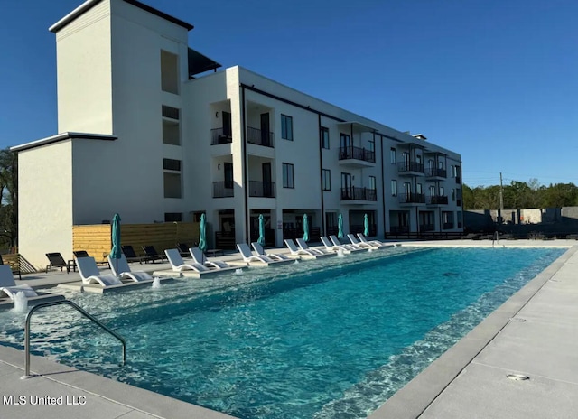 view of swimming pool