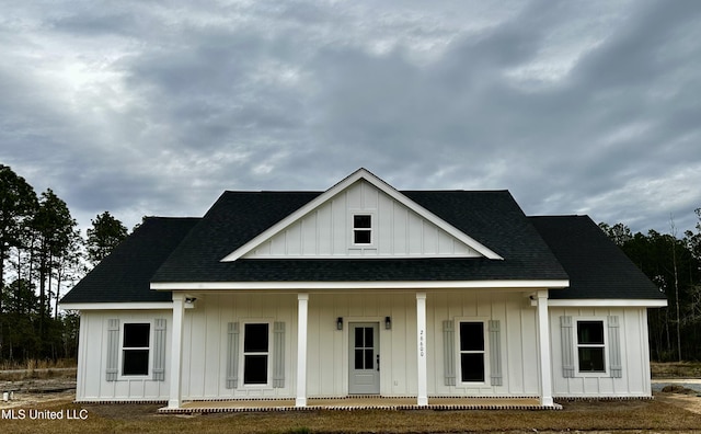 view of front of house featuring a porch