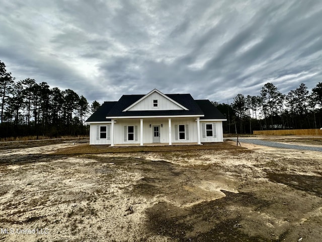 view of front of house featuring covered porch