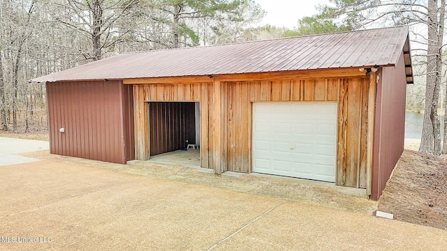 view of detached garage