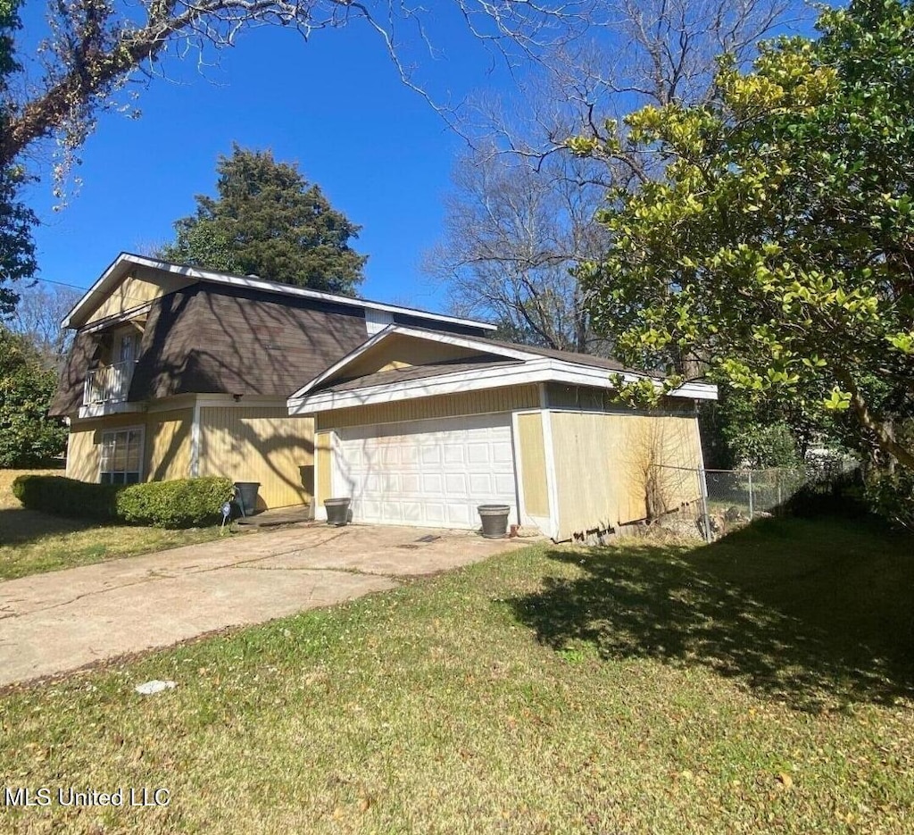 1002 Monroe St, Jackson, MS 39202 - view of side of home with concrete driveway