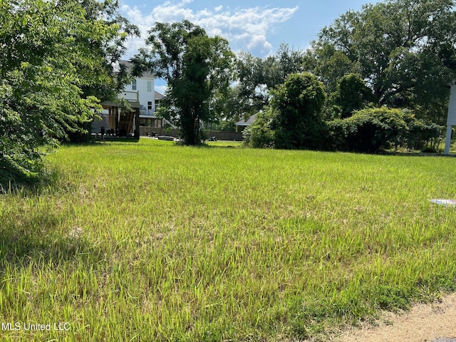 215 Magnolia Ave, Pass Christian, MS 39571
