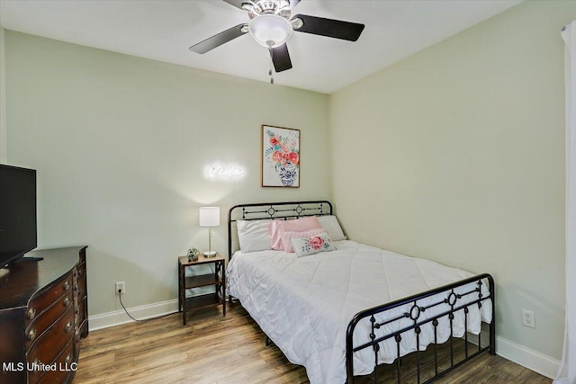 105 Speers Valley Rd, Brandon, MS 39042 - bedroom with wood finished floors, baseboards, and a ceiling fan