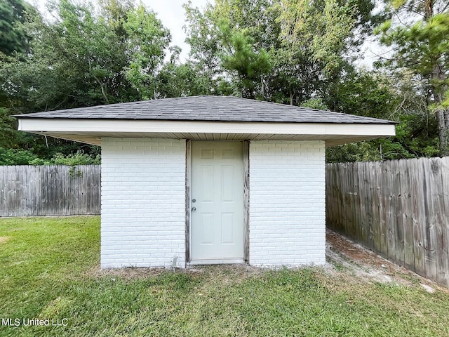 view of outdoor structure with a yard