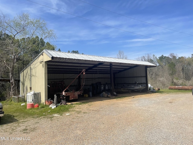 13137 Old Port Gibson Rd, Utica, MS 39175 - view of pole building with driveway and a carport