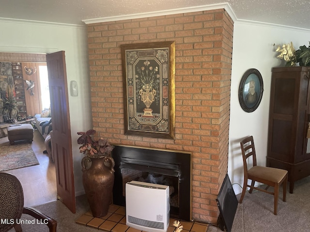 13137 Old Port Gibson Rd, Utica, MS 39175 - living area featuring ornamental molding