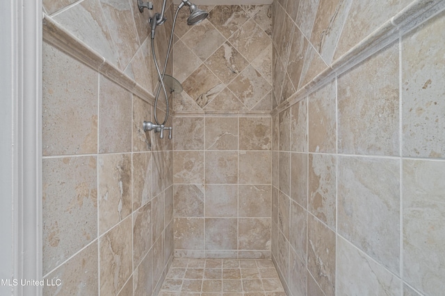 420 N Caribe Pl, Gulfport, MS 39507 - full bathroom with a tile shower