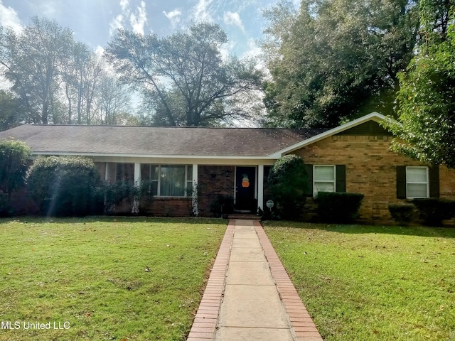 701 W Gresham St, Indianola, MS 38751 - ranch-style home with a front yard