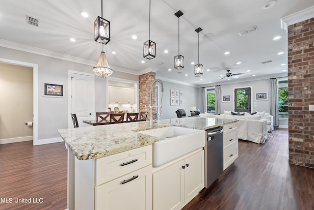 802 Old Spanish Trl, Bay Saint Louis, MS 39520 - kitchen featuring recessed lighting, a sink, dishwasher, dark wood-style flooring, and ceiling fan